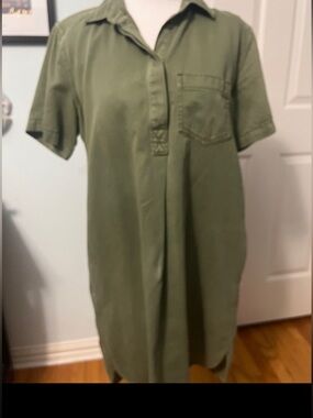 Gap collared shirt dress with side slit pockets and pocket on left chest